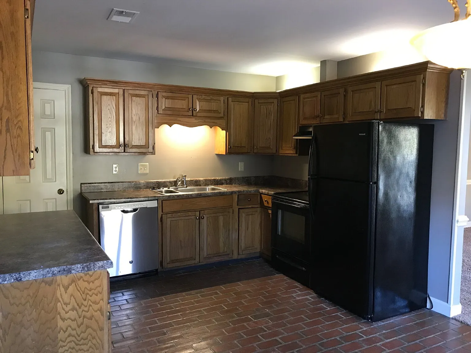 3 bed, 2.0 bath, 1625 sqft, $1,400 — Photo 2
