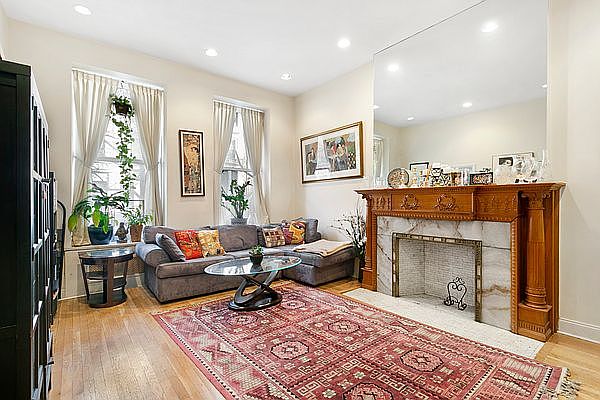 1st image of 44 W 69th St APT 1A