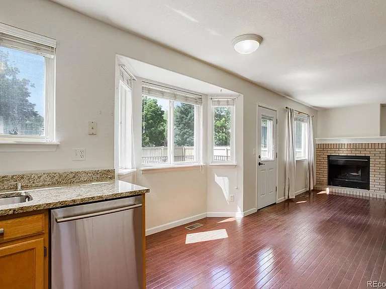 1328 Amherst St — Photo 20