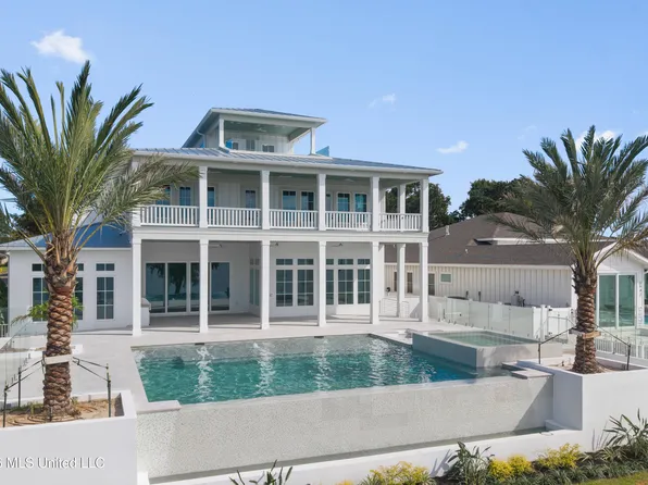 1936 Beach Dr, Gulfport, MS 39507