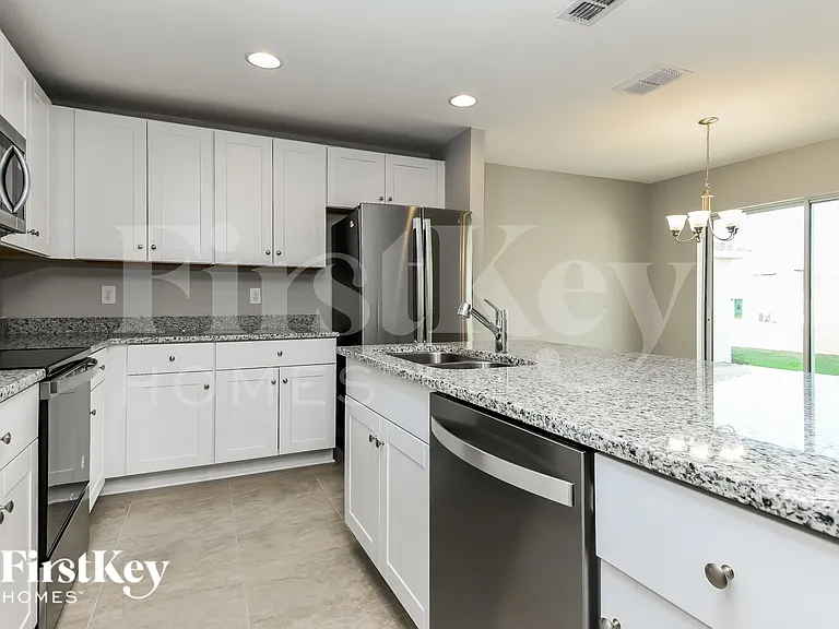 462 Earhart Dr — Photo 9