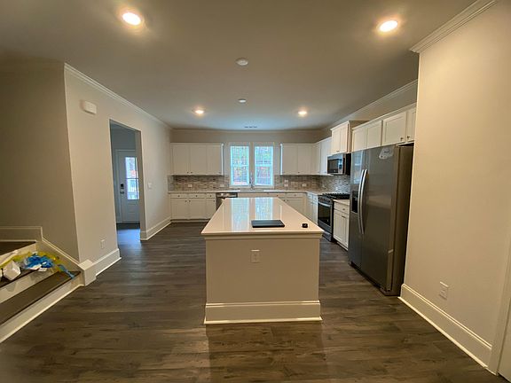 3rd image of 213 Vista Ln