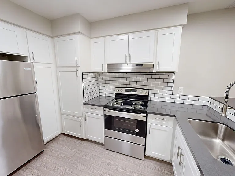 950 South St — Photo 11