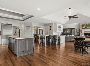 374 Lakeshore Dr, Lake Ozark, MO 65049