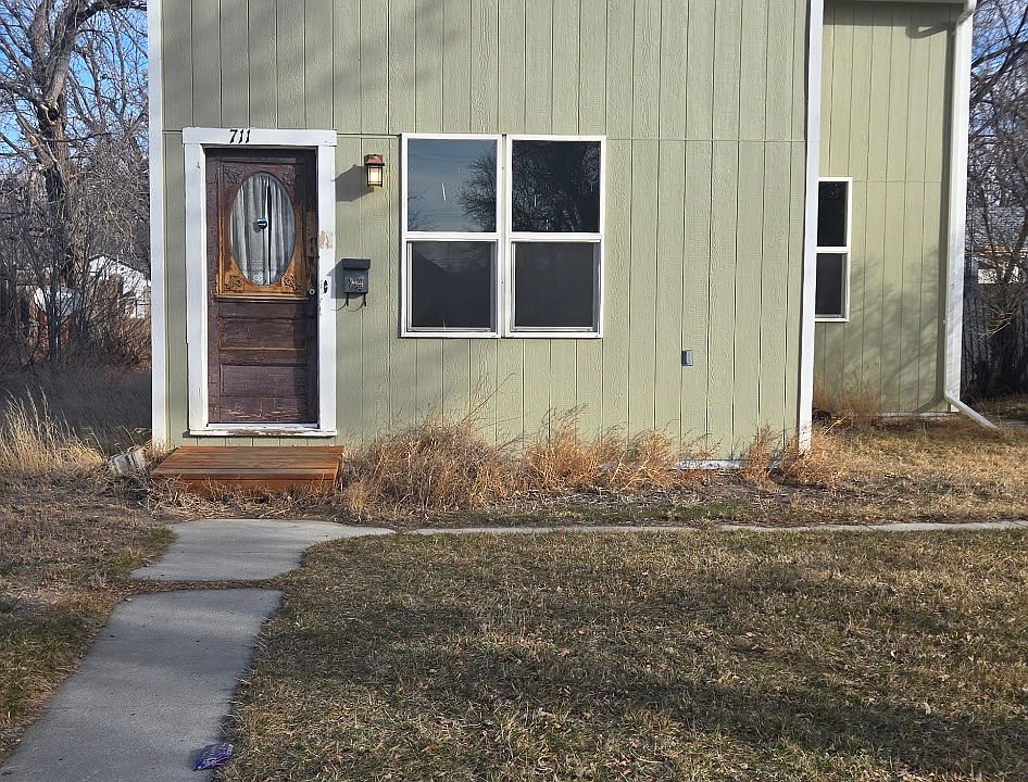 1st image of 711 8th Ave S