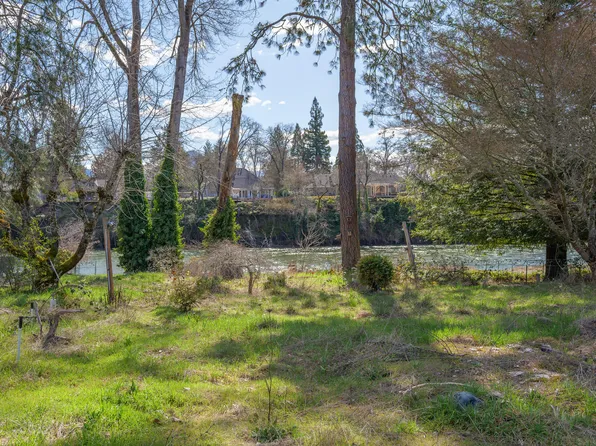 1455 SE Rogue Dr, Grants Pass, OR 97526