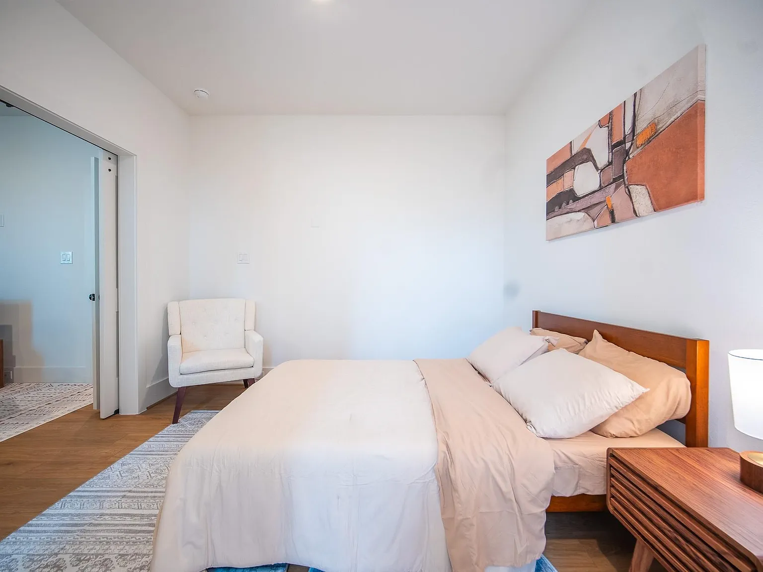 1 bed, 1.0 bath, 550 sqft, $1,350 — Photo 2