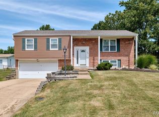1043 Carole Ln, Ballwin, MO 63021