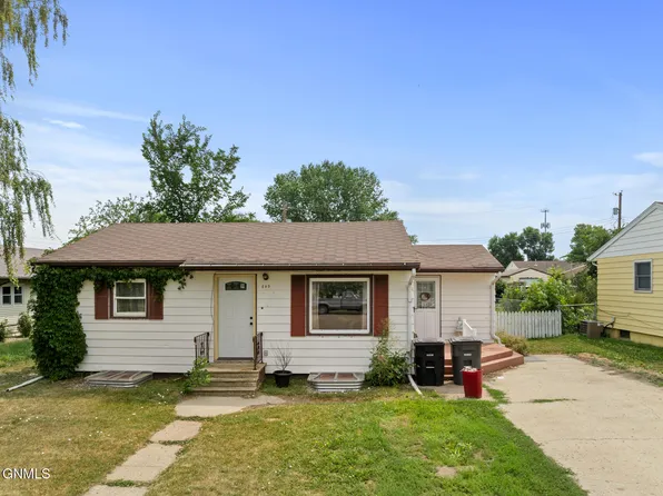 205 S Torning St, Tioga, ND 58852