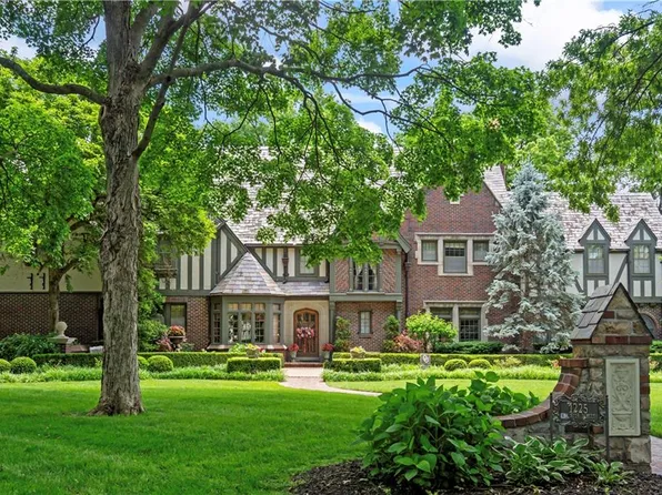 1225 W 57th St, Kansas City, MO 64113