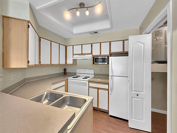 4th image of 6000 Shepherd Mountain Cv Unit 1020