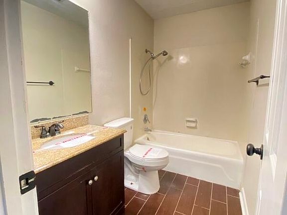 3rd image of 810 Birch Dr