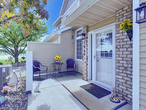 3rd image of 1644 Meadow Pl