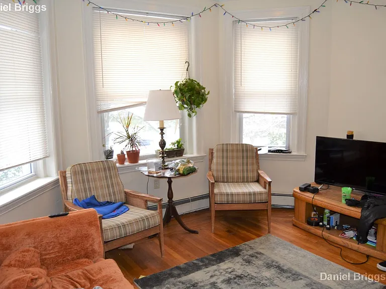73 Thatcher St #302 — Photo 2