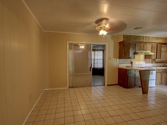 5th image of 200 Bradford Dr