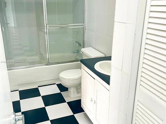 5th image of 77 Crandon Blvd APT 7C