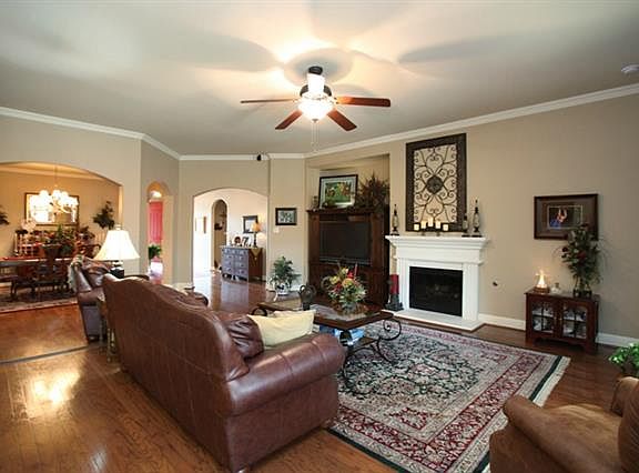 5th image of 1331 Amistad Dr
