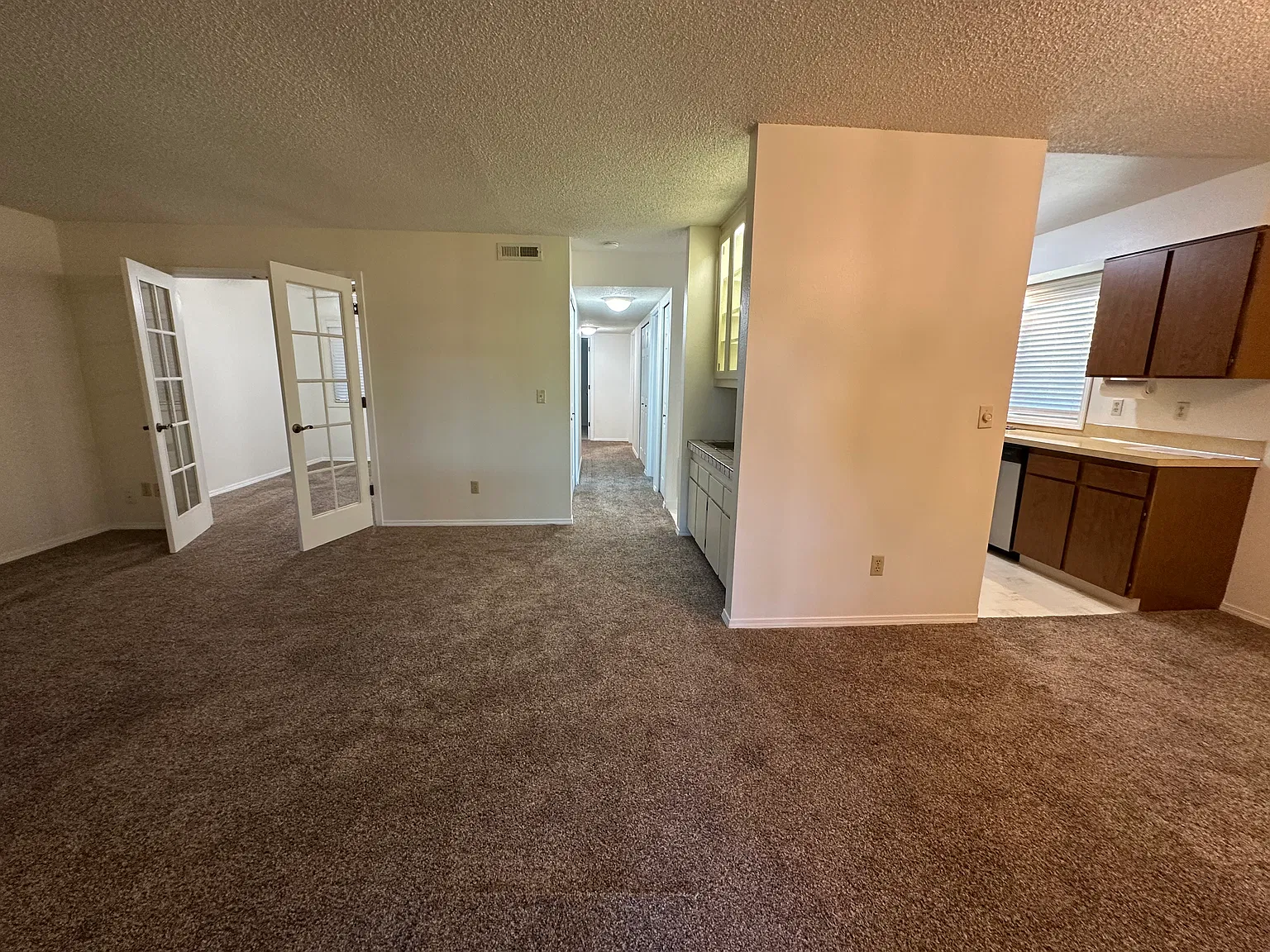 3 bed, 1100 sqft, $2,000 — Photo 4