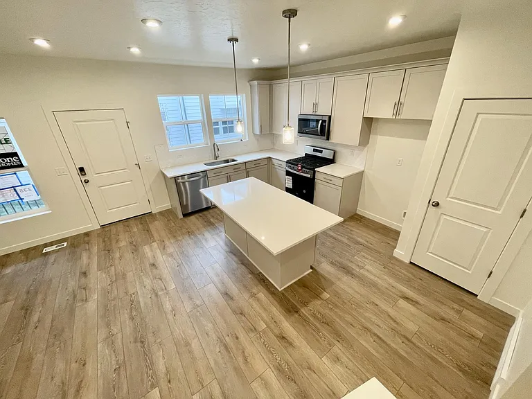 9361 Crowley Way — Photo 2