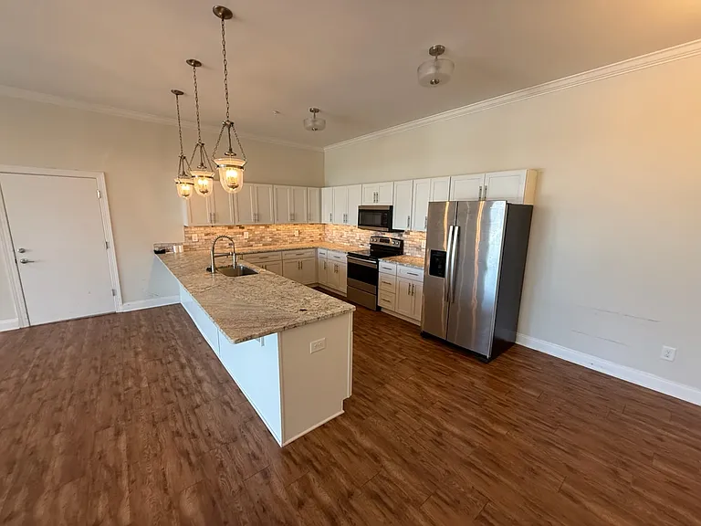 196 W Main St #6 — Photo 23