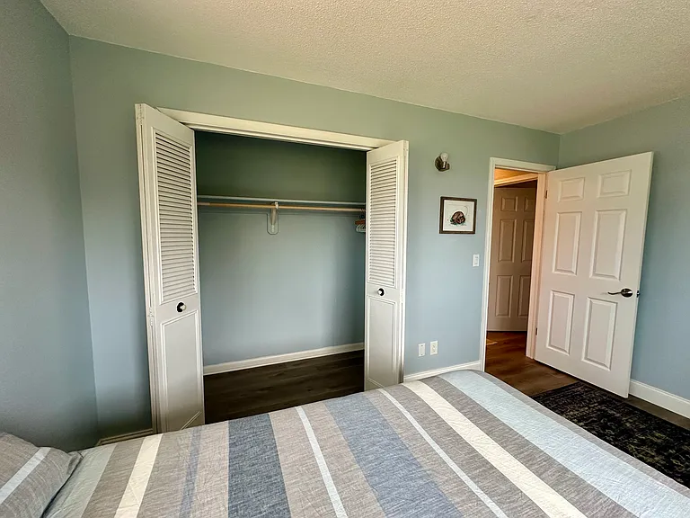 1366 NE Hilltop St — Photo 32