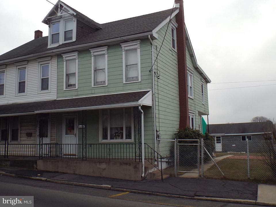 1st image of 326 E Oak St