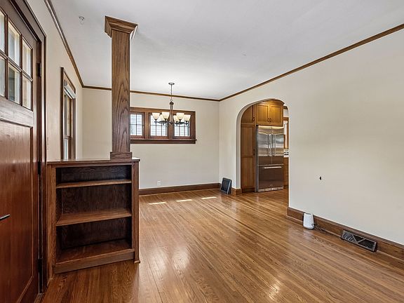 3rd image of 4640 31st Ave S