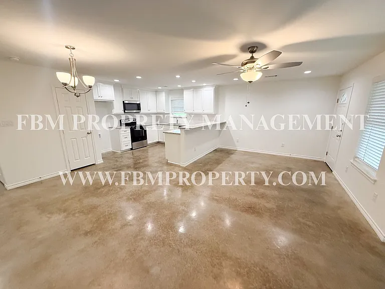 114 E Camden St - Brand New 2 Bedroom, 2 Bathroom Duplex Located in Rice, TX! — Photo 4