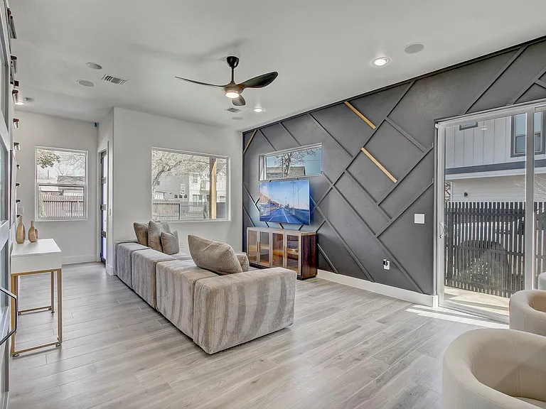 4703 Louis Ave #A — Photo 8