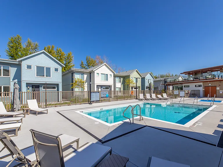 Landry Cres — Photo 41