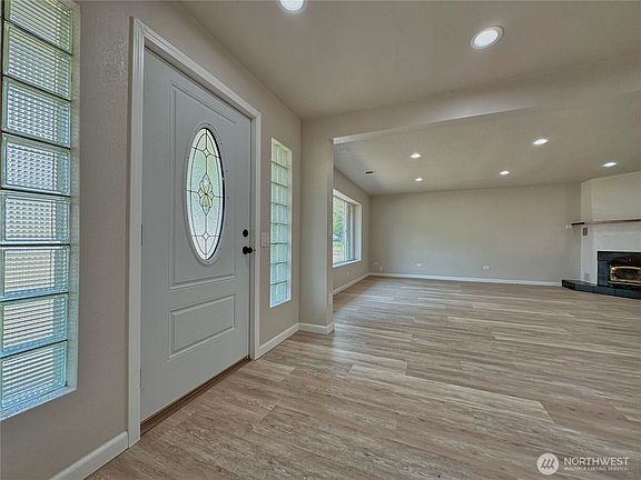 3rd image of 1013 River Drive