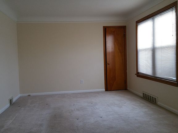 4th image of 2831 North Ave #2