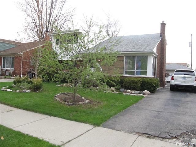1st image of 31260 Mackenzie Dr