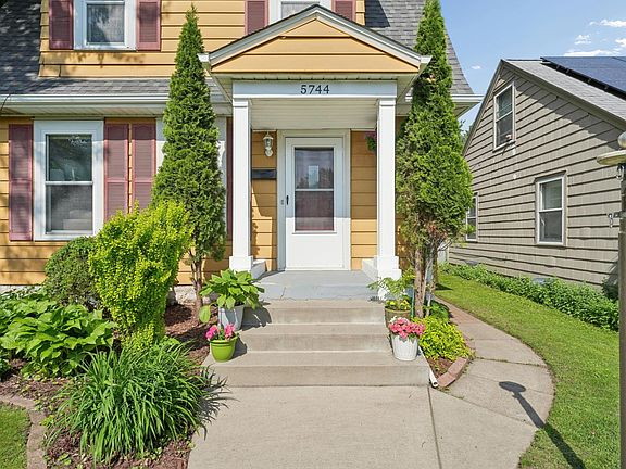 3rd image of 5744 26th Ave S