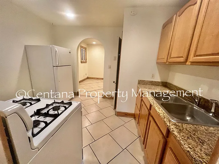 725-727 S. Wyoming — Photo 2