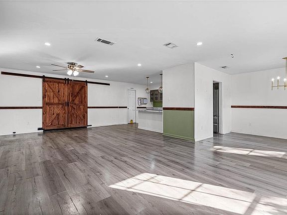 2nd image of 3016 Colburn Dr