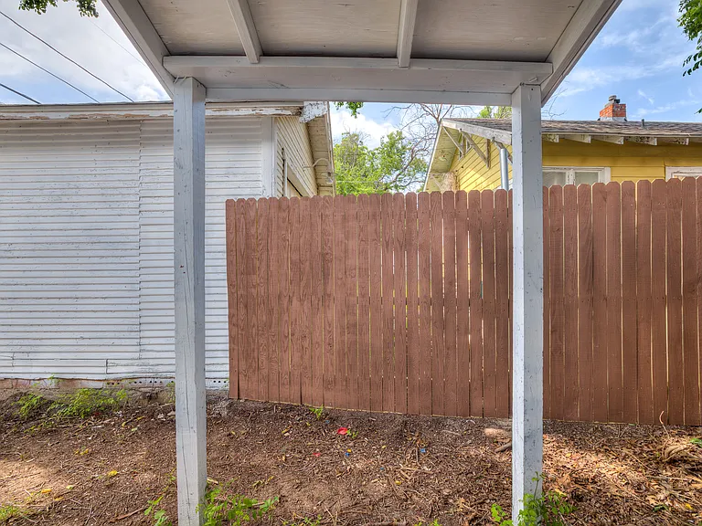208 E Carson St — Photo 34