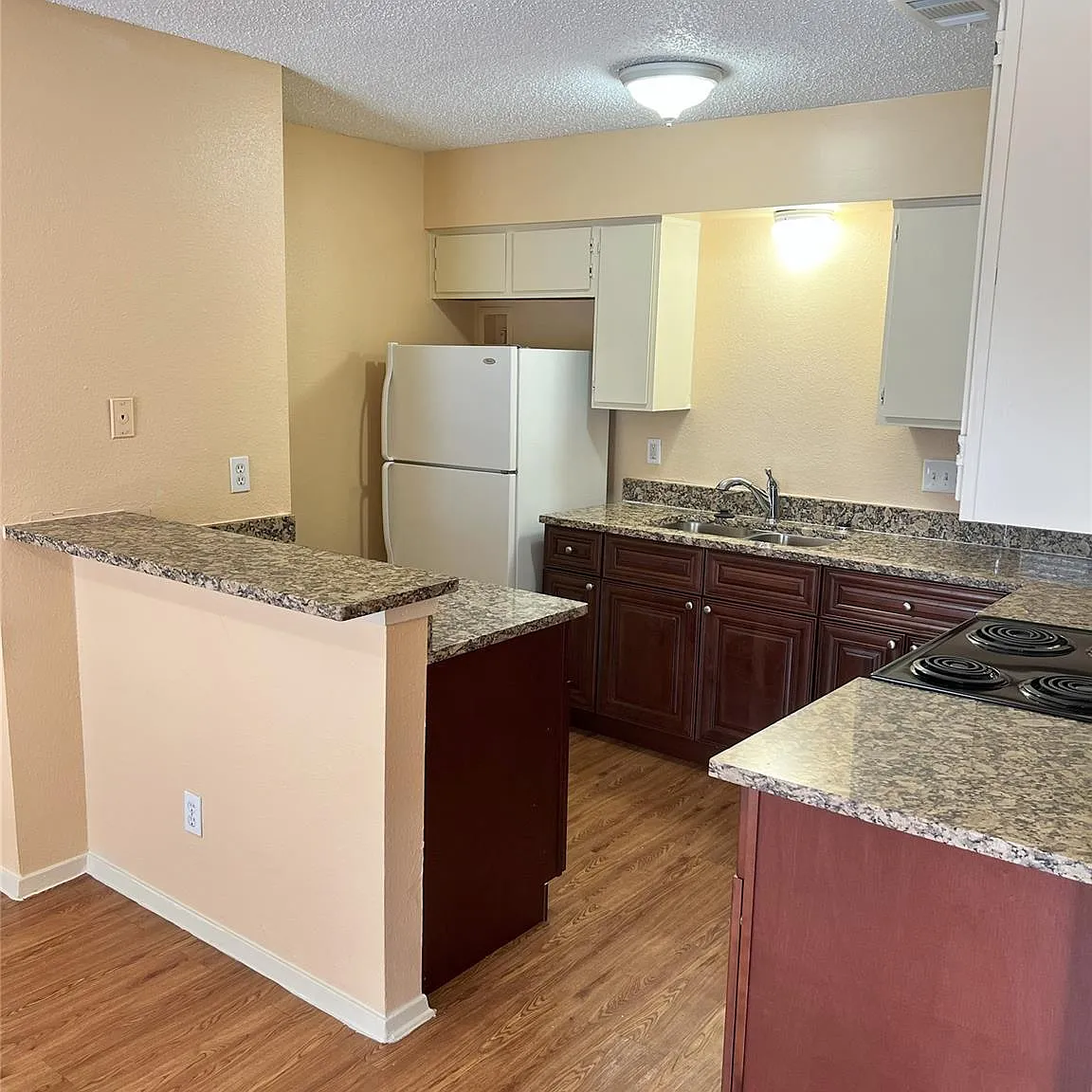 2 bed, 1.0 bath, 1045 sqft, $1,125 — Photo 1