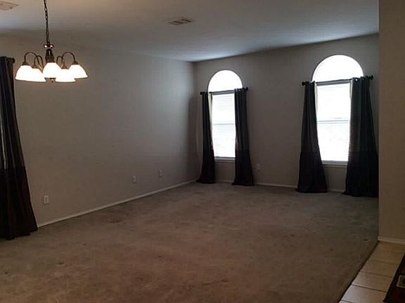 3rd image of 2312 Sheldon Dr