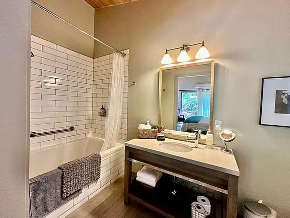 4th image of 595 Algiers St