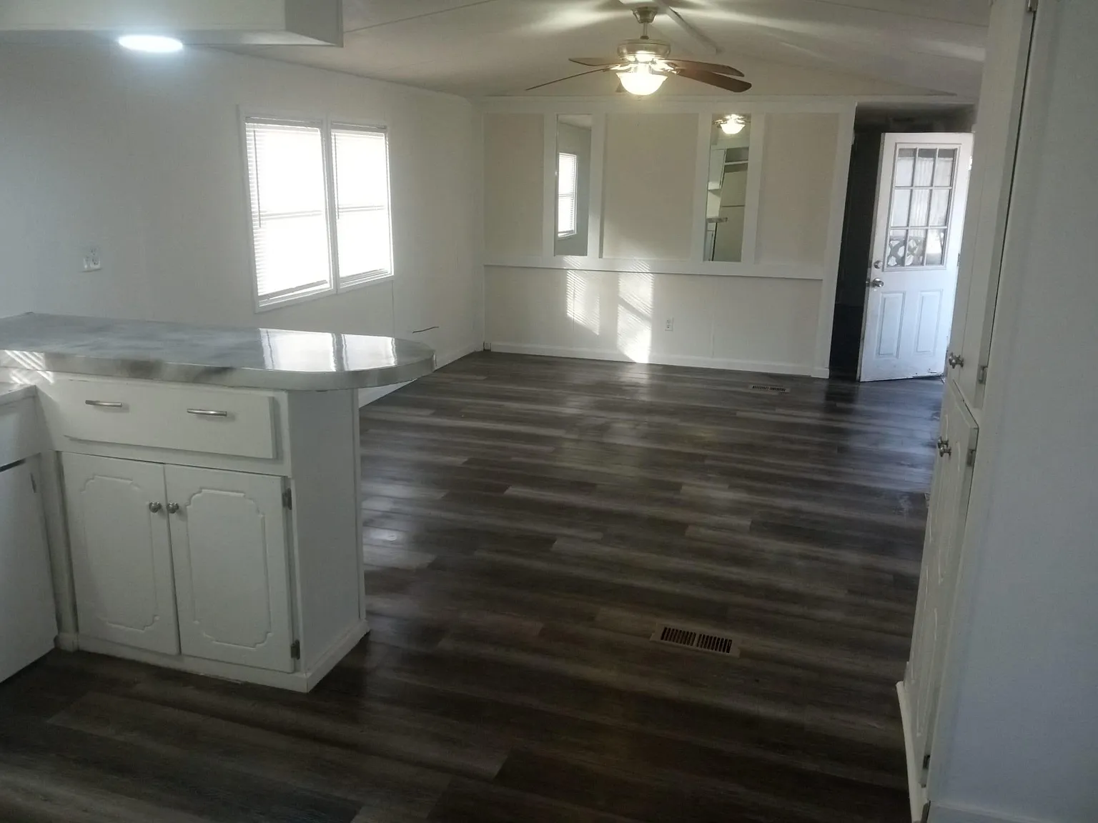 3 bed, 1064 sqft, $875 — Photo 2