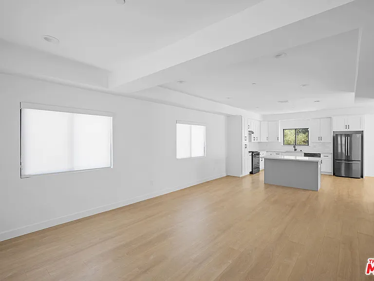 5826 Craner Ave #5826 — Photo 3