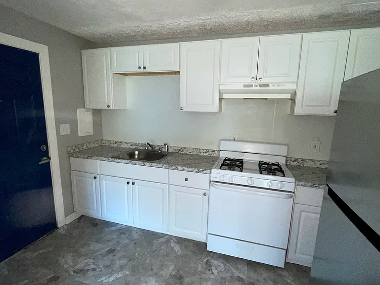 467 Allen St #301 — Photo 2