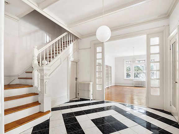 3rd image of 411 Stuyvesant Ave