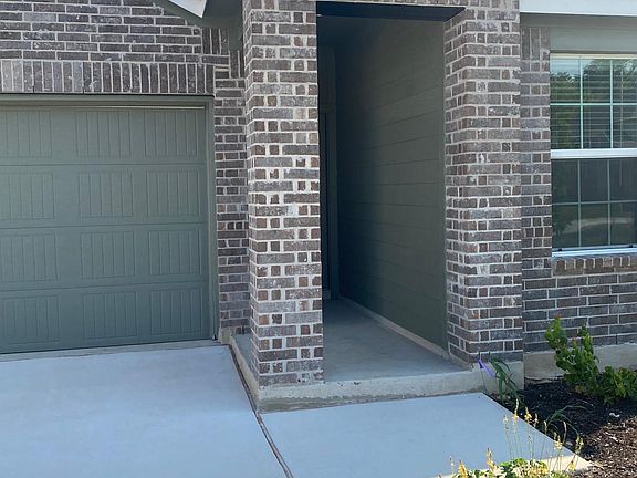 4th image of 453 Silver Springs Bnd
