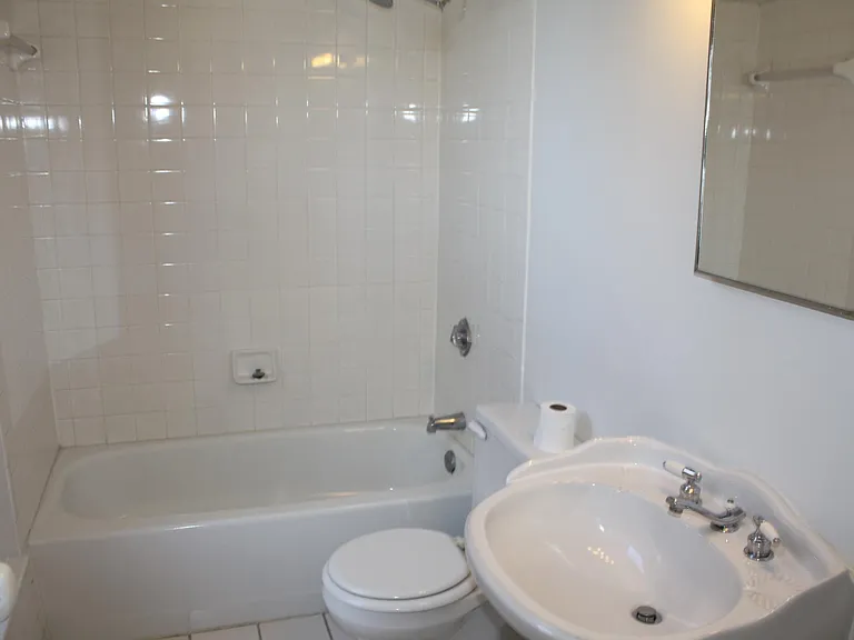 2416 Salutaris Ave #3 — Photo 10