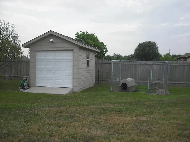 1205 Meadowild Dr — Photo 3