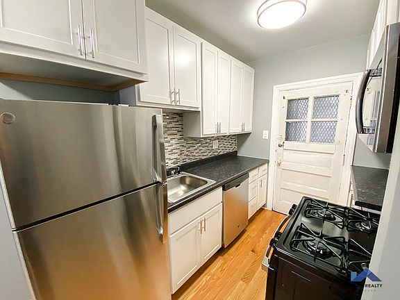 4th image of 4625-35 N Winchester Ave #4631-108