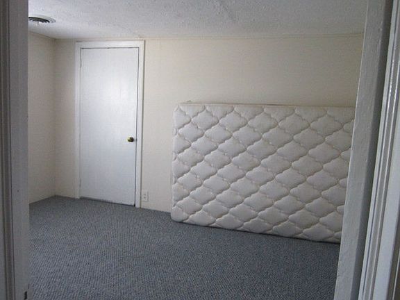 4th image of 303 E Main St