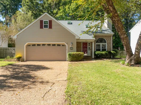 305 Peachtree Ln, Yorktown, VA 23693